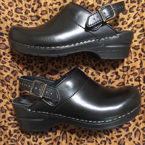 Women’s strap back black Dansko professional clog